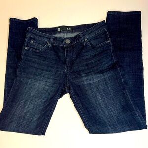 Kut from the Kloth Catherine Boyfriend size 2 EUC dark blue jeans